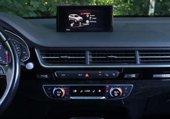 Подержанный автомобиль Audi Q7 2016 года (15 фото)