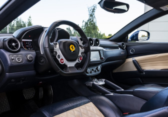 Подержанный автомобиль Ferrari FF 2015 года (15 фото)
