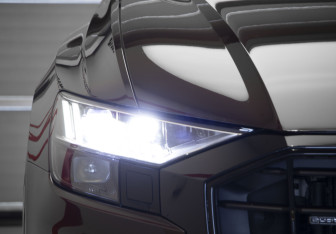 Подержанный автомобиль Audi Q8 2021 года (38 фото)