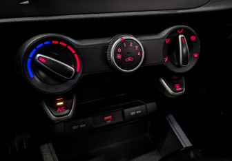 Подержанный автомобиль Kia Rio Hatchback 2021 года (23 фото)