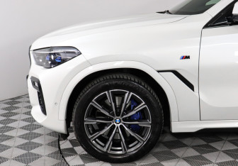 Подержанный автомобиль BMW X6 2021 года (8 фото)