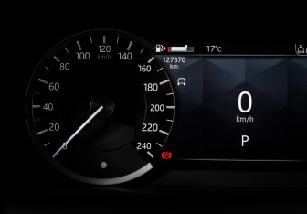 Подержанный автомобиль Land Rover Discovery Sport 2021 года (11 фото)