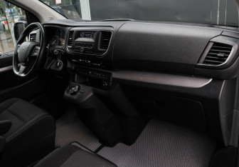 Подержанный автомобиль Peugeot Traveller 2021 года (7 фото)