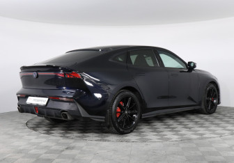 Подержанный автомобиль Changan UNI-V 2023 года (5 фото)