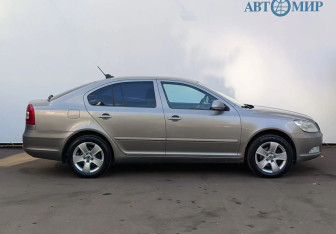 Подержанный автомобиль Skoda Octavia Liftback 2012 года (4 фото)