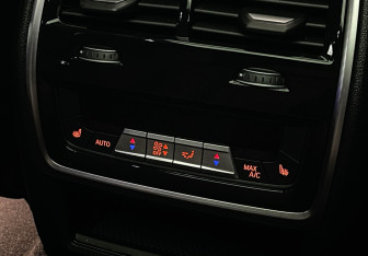 Подержанный автомобиль BMW X5 M 2024 года (26 фото)