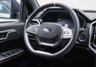 Подержанный автомобиль JAC T9 2024 года (13 фото)