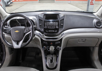 Подержанный автомобиль Chevrolet Orlando 2011 года (14 фото)