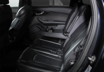 Подержанный автомобиль Audi Q7 2016 года (10 фото)