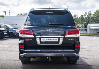Подержанный автомобиль Lexus LX 2012 года (6 фото)