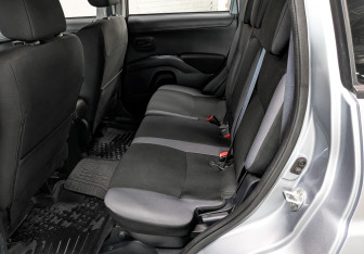 Подержанный автомобиль Mitsubishi Outlander 2011 года (18 фото)