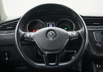 Подержанный автомобиль Volkswagen Tiguan 2017 года (15 фото)