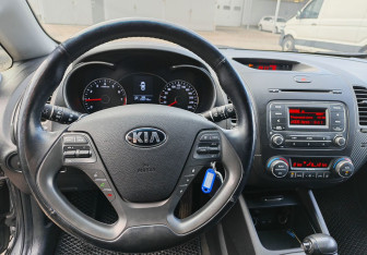 Подержанный автомобиль Kia Cerato Sedan 2015 года (10 фото)