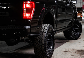 Подержанный автомобиль Ford F-150 2022 года (25 фото)