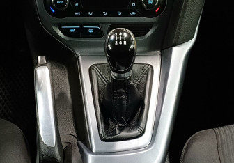 Подержанный автомобиль Ford Focus Hatchback 2011 года (15 фото)