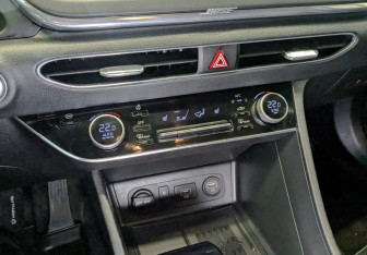 Подержанный автомобиль Hyundai Sonata 2022 года (25 фото)
