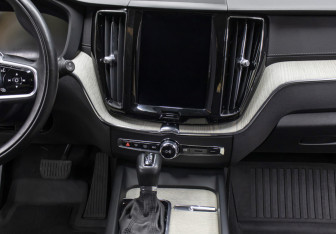Подержанный автомобиль Volvo XC60 2019 года (13 фото)