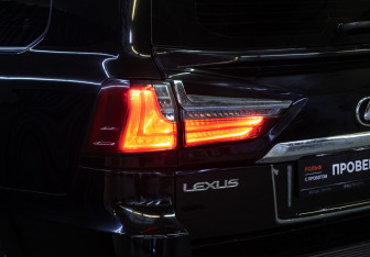 Подержанный автомобиль Lexus LX 2008 года (28 фото)