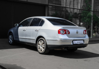 Подержанный автомобиль Volkswagen Passat Sedan 2007 года (6 фото)