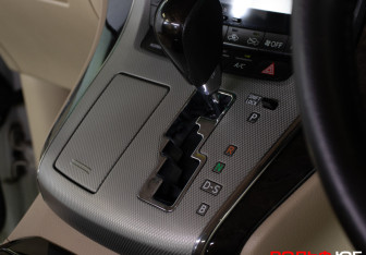 Подержанный автомобиль Toyota Alphard 2013 года (24 фото)