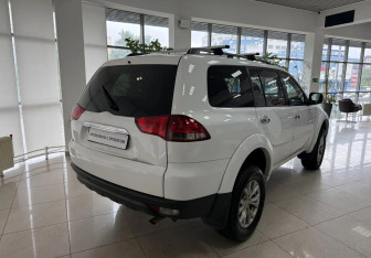 Подержанный автомобиль Mitsubishi Pajero Sport 2013 года (5 фото)
