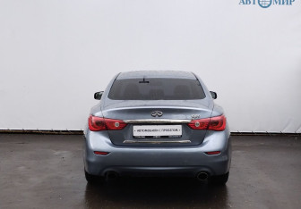 Подержанный автомобиль Infiniti Q50 2015 года (6 фото)