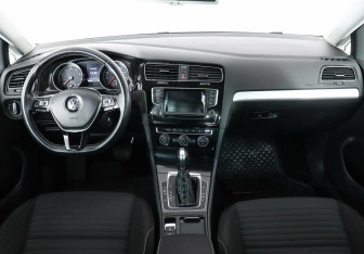 Подержанный автомобиль Volkswagen Golf Hatchback 2014 года (7 фото)