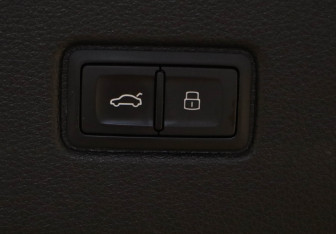 Подержанный автомобиль Audi Q7 2015 года (28 фото)