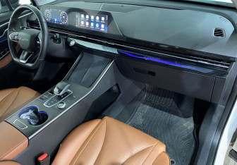 Подержанный автомобиль Omoda C5 2022 года (11 фото)