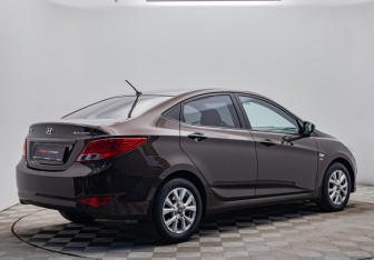 Подержанный автомобиль Hyundai Solaris Sedan 2015 года (5 фото)