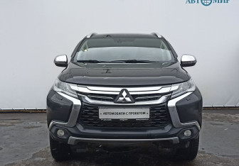 Подержанный автомобиль Mitsubishi Pajero Sport 2017 года (2 фото)