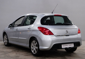Подержанный автомобиль Peugeot 308 Hatchback 2012 года (5 фото)