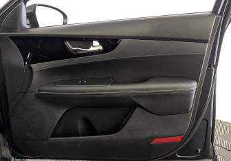 Подержанный автомобиль Kia Cerato Sedan 2020 года (25 фото)