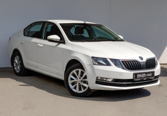 Подержанный автомобиль Skoda Octavia Liftback 2019 года (3 фото)