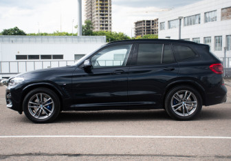 Подержанный автомобиль BMW X3 2021 года (8 фото)