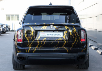Подержанный автомобиль Rolls-Royce Cullinan 2019 года (6 фото)
