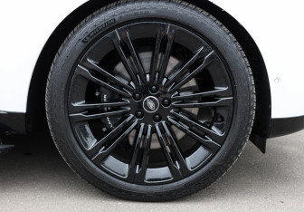 Подержанный автомобиль Land Rover Range Rover 2025 года (29 фото)