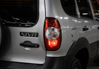 Подержанный автомобиль Chevrolet Niva 2013 года (20 фото)