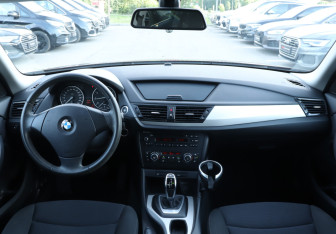 Подержанный автомобиль BMW X1 2013 года (12 фото)