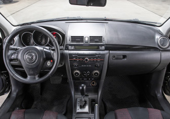 Подержанный автомобиль Mazda 3 Hatchback 2006 года (14 фото)