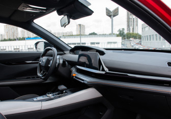 Подержанный автомобиль Changan UNI-V 2024 года (13 фото)