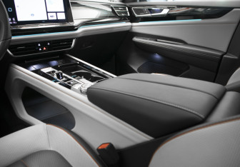 Подержанный автомобиль Volkswagen Teramont 2024 года (22 фото)