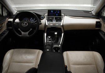 Подержанный автомобиль Lexus NX 2014 года (8 фото)