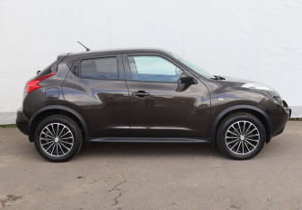 Подержанный автомобиль Nissan Juke 2011 года (7 фото)