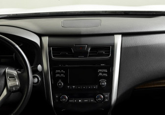 Подержанный автомобиль Nissan Teana 2015 года (13 фото)