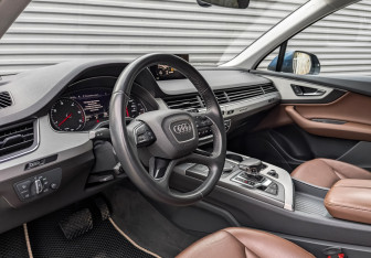 Подержанный автомобиль Audi Q7 2019 года (16 фото)