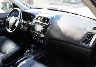 Подержанный автомобиль Mitsubishi ASX 2014 года (7 фото)