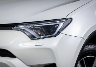 Подержанный автомобиль Toyota RAV4 2015 года (16 фото)