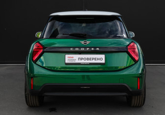 Подержанный автомобиль MINI Hatch 2024 года (5 фото)