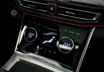 Подержанный автомобиль Exeed VX 2022 года (14 фото)